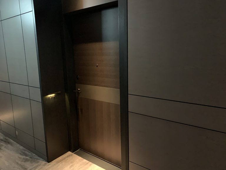 客室入口外観ドア