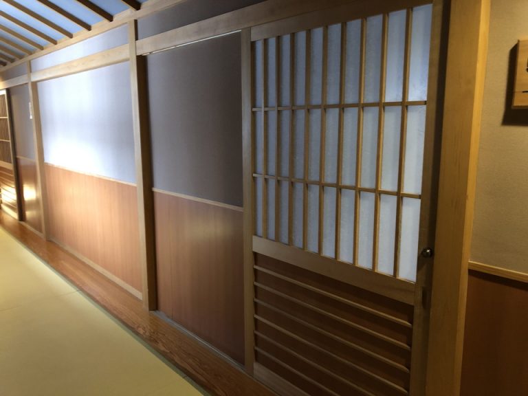 客室入口外観ドア