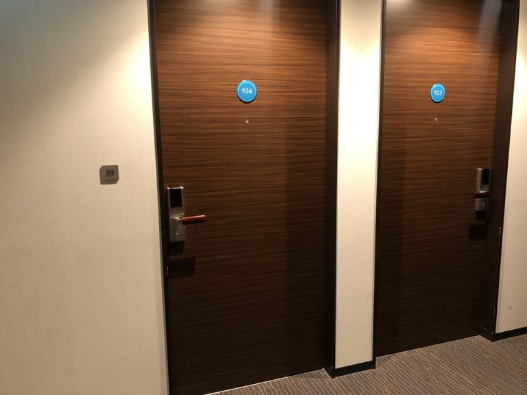 客室入口(外観ドア)