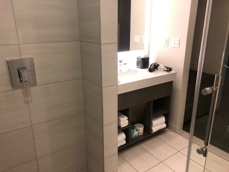 バスルーム内側より