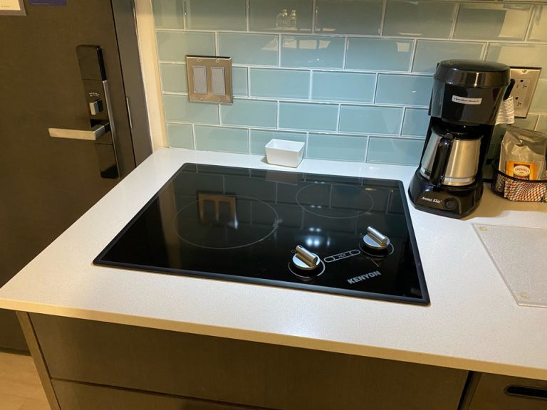 コーヒーメーカーとコンロ