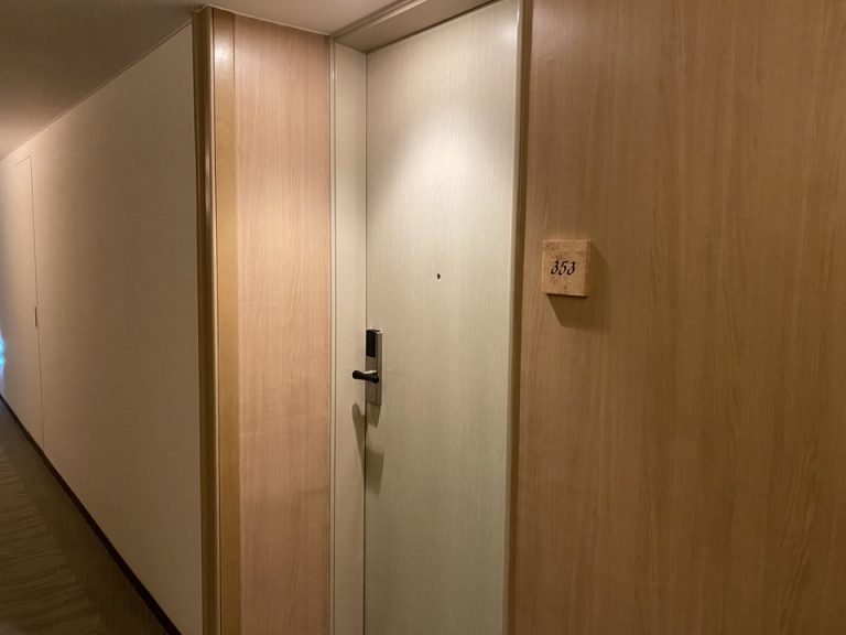 客室ドア外観(1)