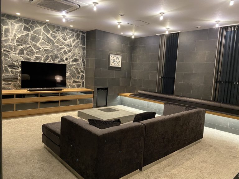 部屋全景入り口から