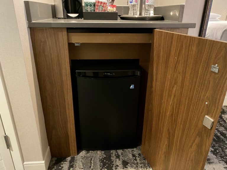 冷蔵庫(閉じた状態)