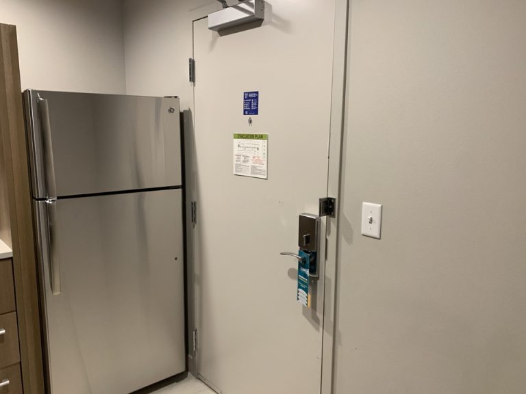 冷蔵庫閉じた状態