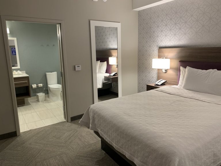 客室全体入口方向(1)