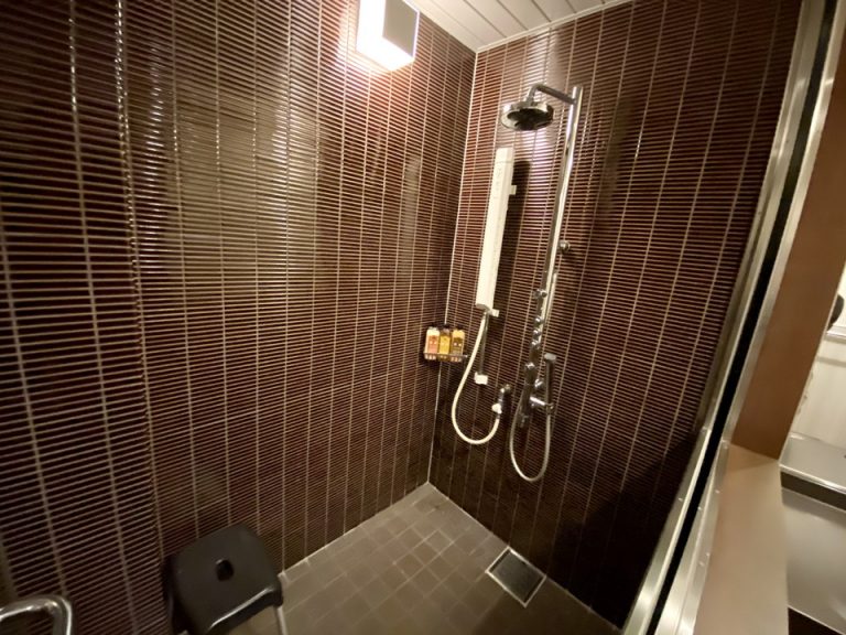 シャワールーム