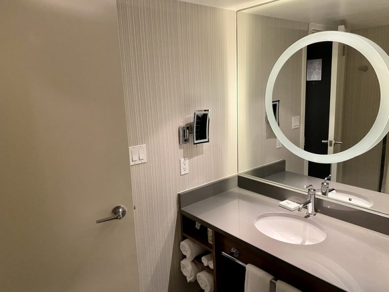 バスルーム内から入口