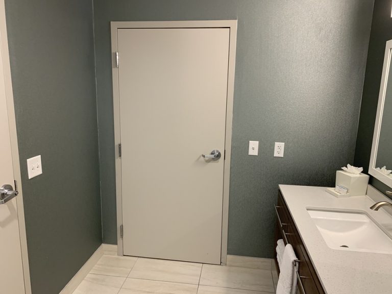 バスルーム内から入口