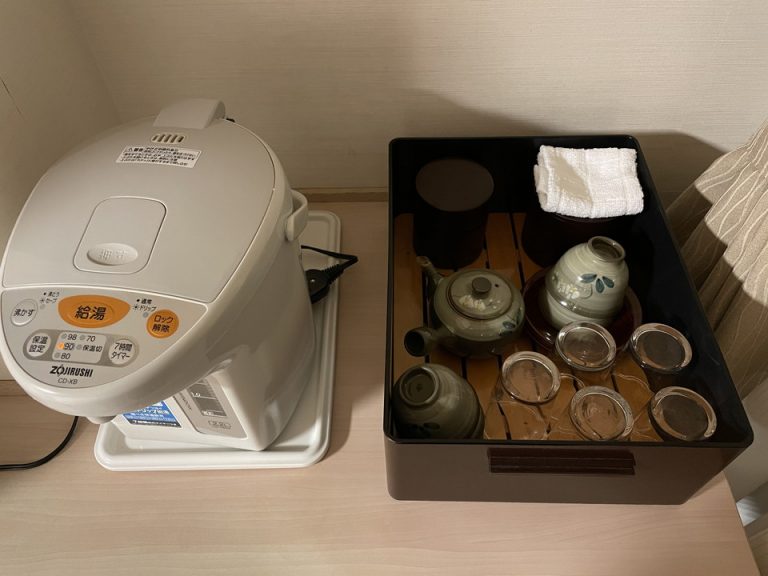 ポット・お茶・コップ類