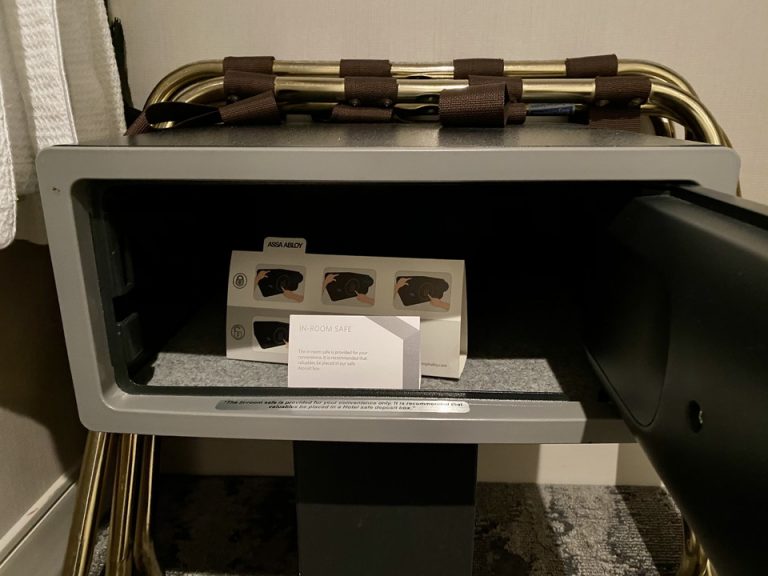 セーフティーボックス(開けた状態)