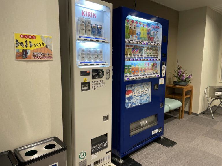 エレベーターホール前自動販売機