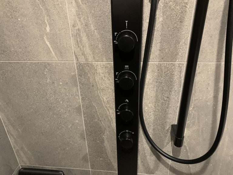 シャワーボタン