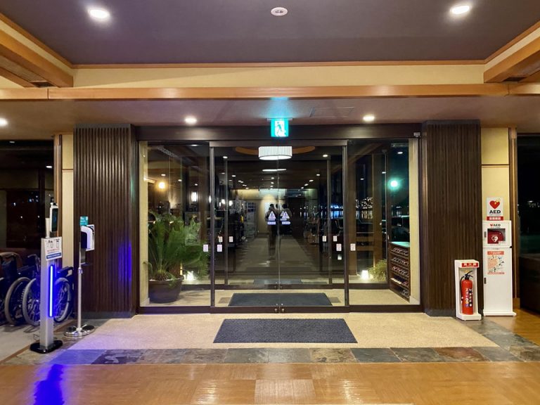 エントランス内観