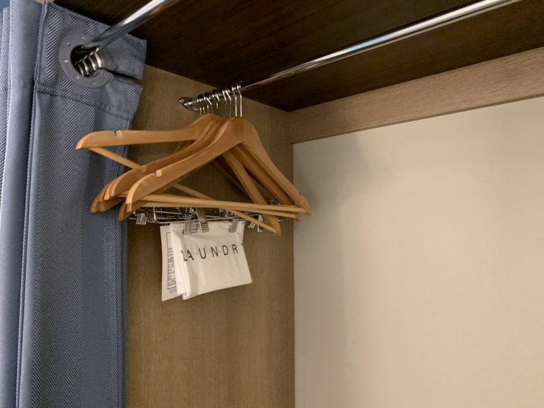 クローゼット閉じた状態