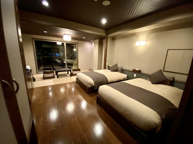 客室全体(入口方向)