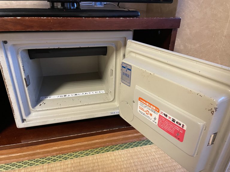 金庫(開けた状態)