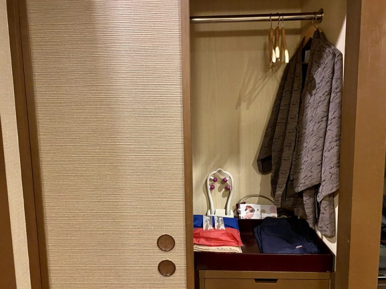 クローゼット(開けた状態)