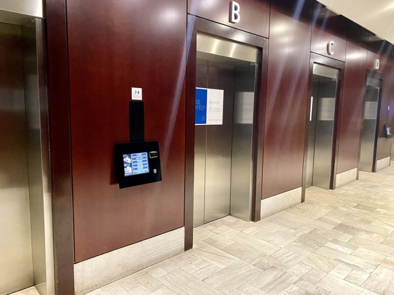 エレベーターホールフロント階