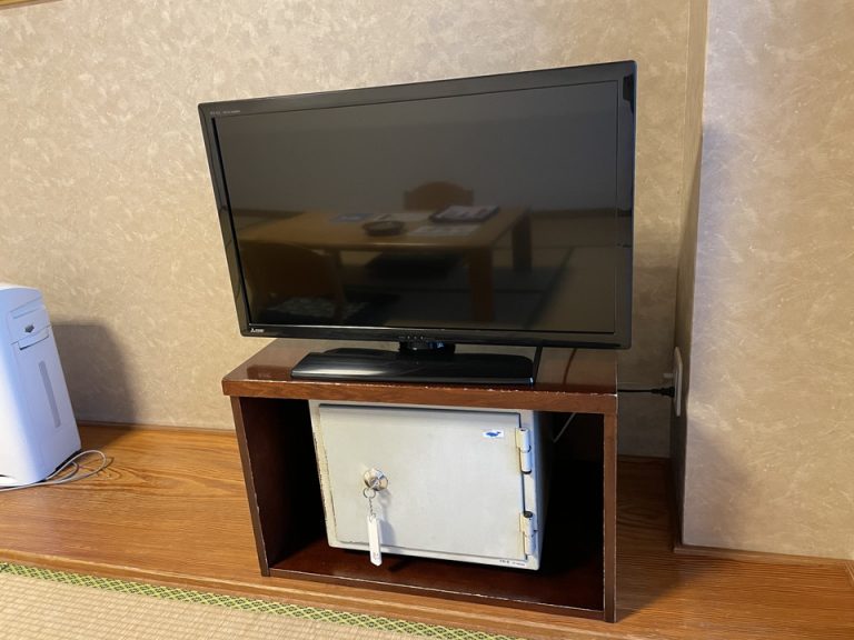 テレビと金庫