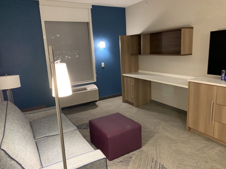 客室全体窓際方向