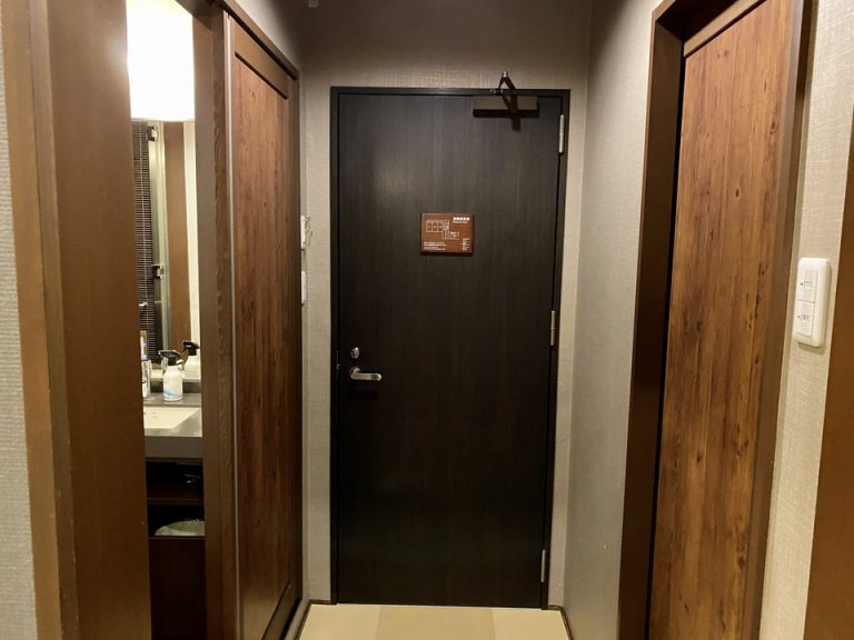 客室入口内観ドア