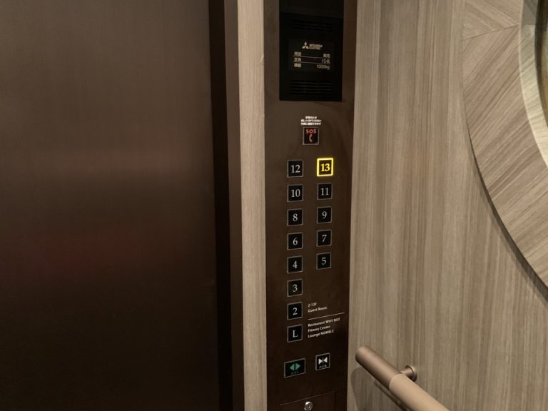 エレベーターボタン