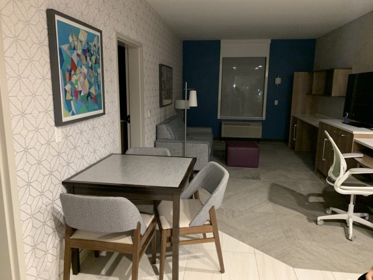 客室全体窓際方向(1)