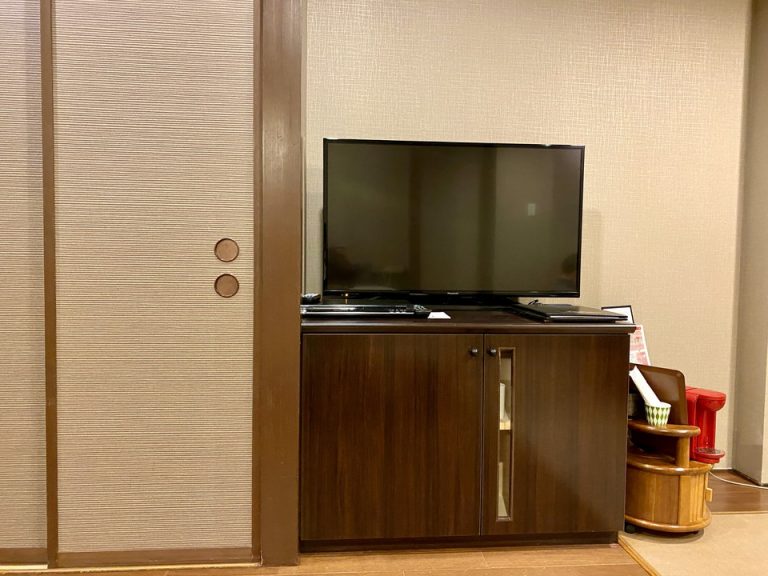 ベッド方向からのTV