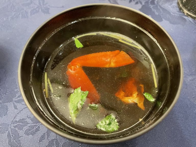 10.カニの赤出汁