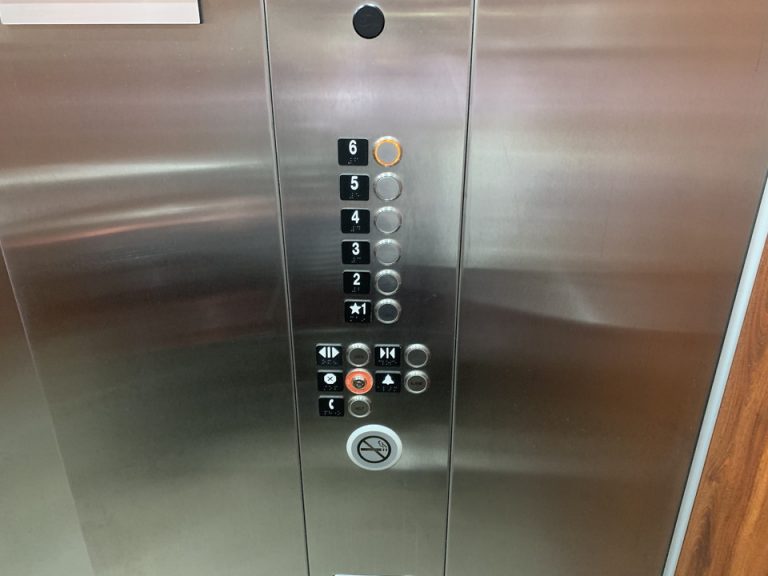 エレベーター階数ボタン