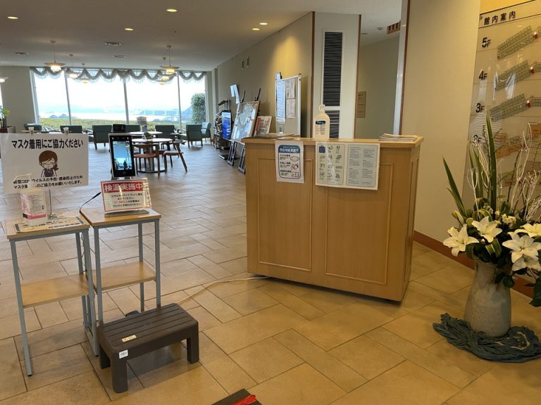 入口に検温と消毒