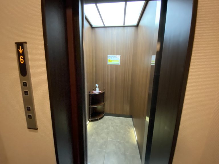 エレベーター内観