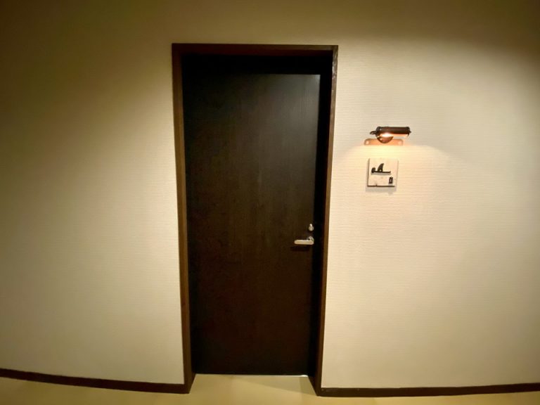 客室入口外観ドア