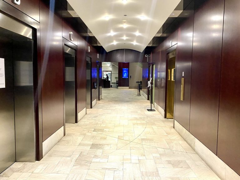 エレベーターホールフロント階(1)