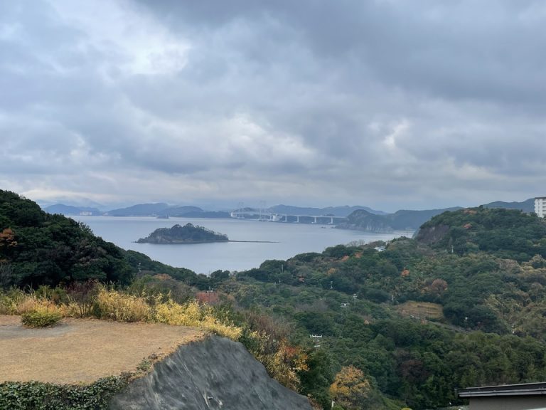 廊下からの景色(鳴門海峡)