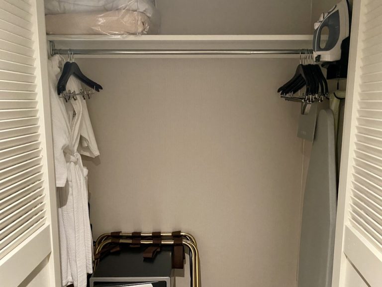 クローゼット外観(開けた状態)