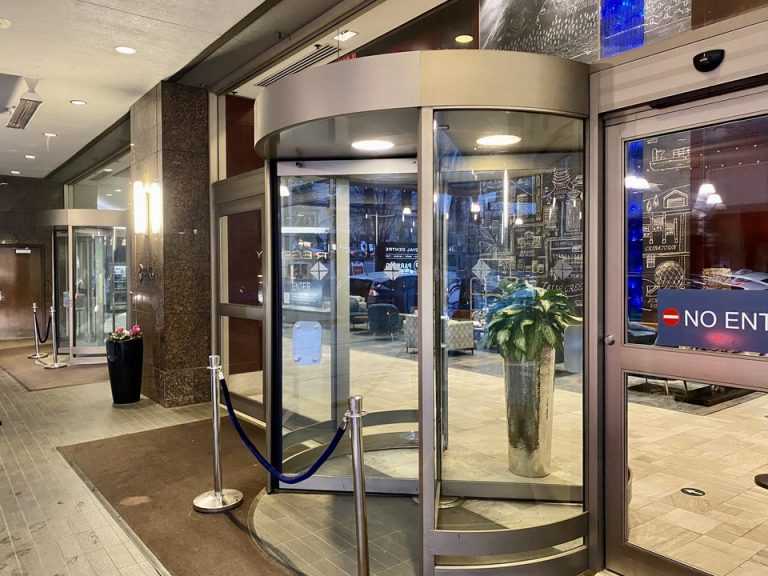 エントランス外観