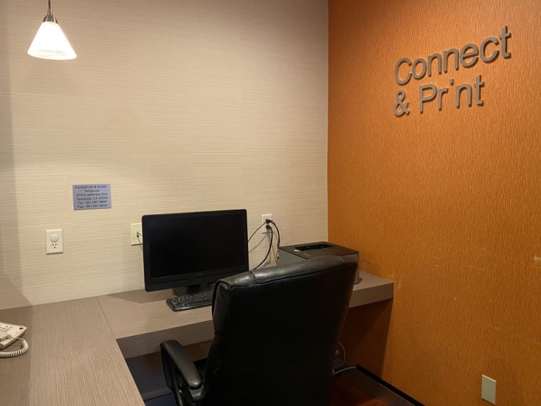 一階にオープンスペースでオフィスがありました