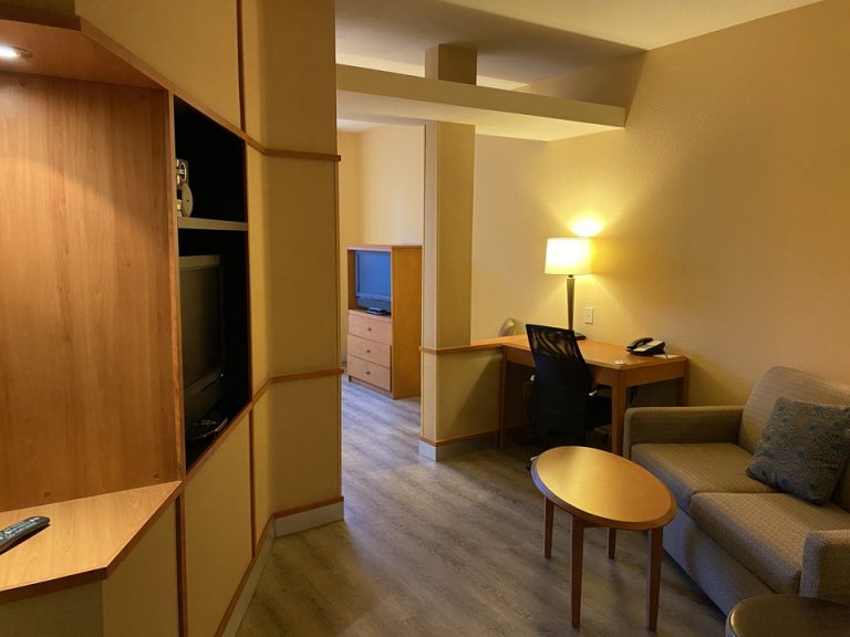 入ってすぐのリビングスペース