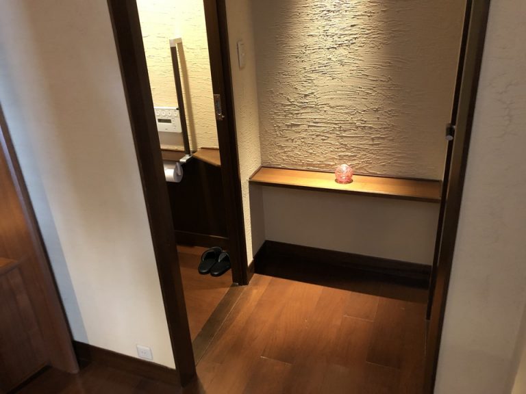 トイレ入り口です。左右に2つあります。