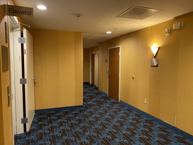 宿泊階エレベーター前