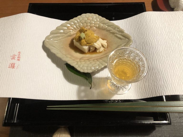 夕食の先附(うに)です。