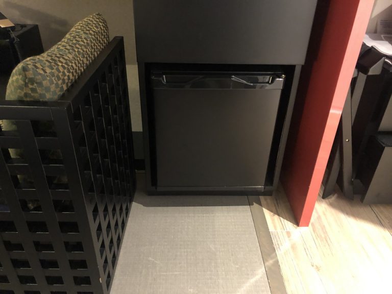 冷蔵庫(閉じた状態)