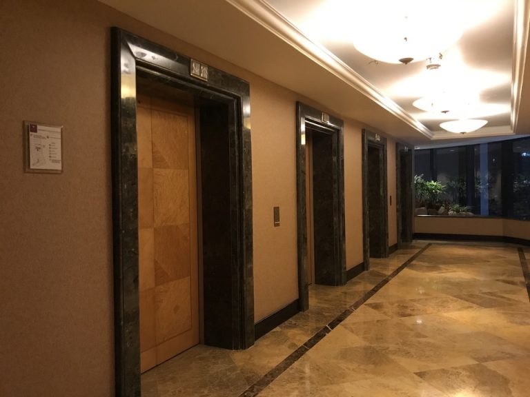 エレベーターホール客室階(1)