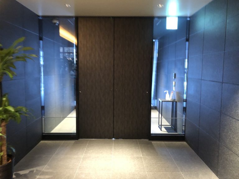 エントランス内観