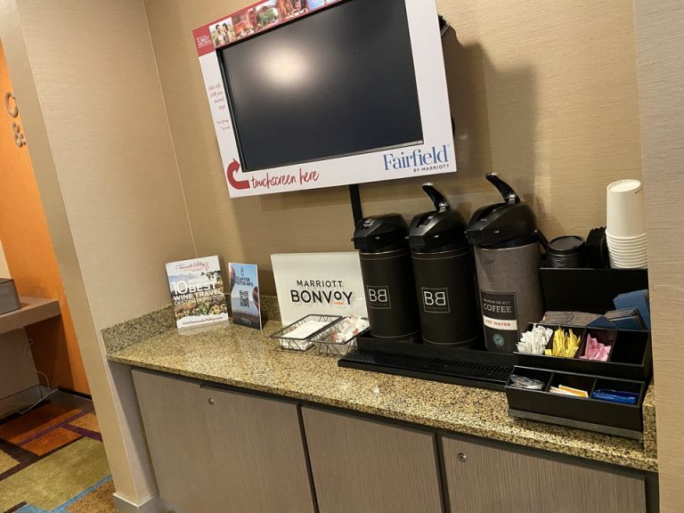 一階ロビーには朝の時間だけコーヒーやティーのサービスがありました。