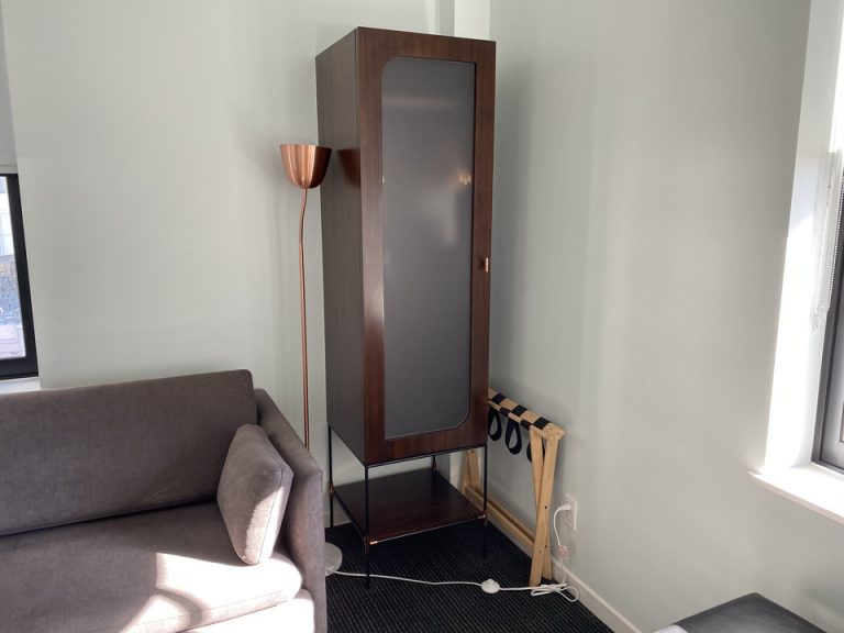 クローゼットは簡易型で見た目がおしゃれでした