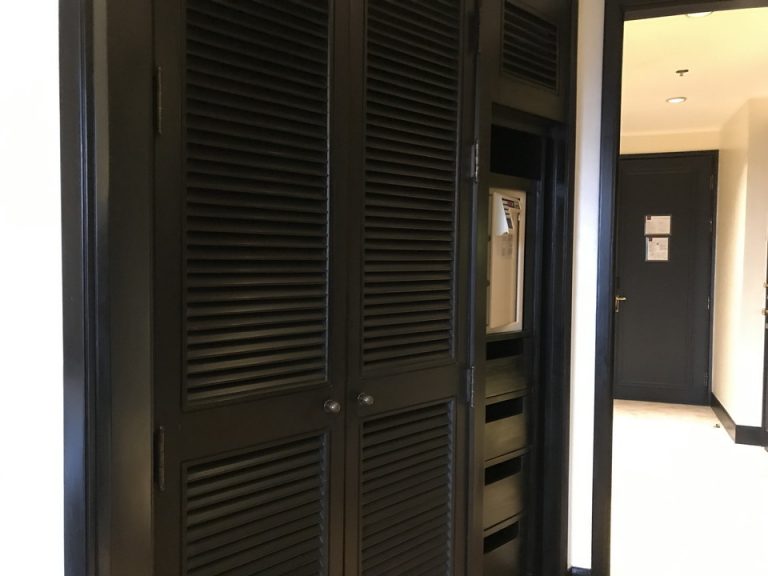 クローゼット外観(閉じた状態)