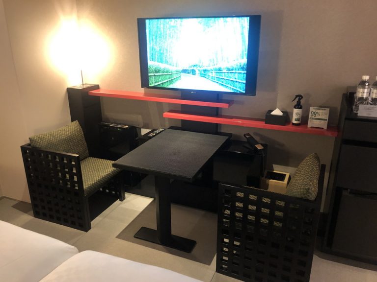 ソファとデスク